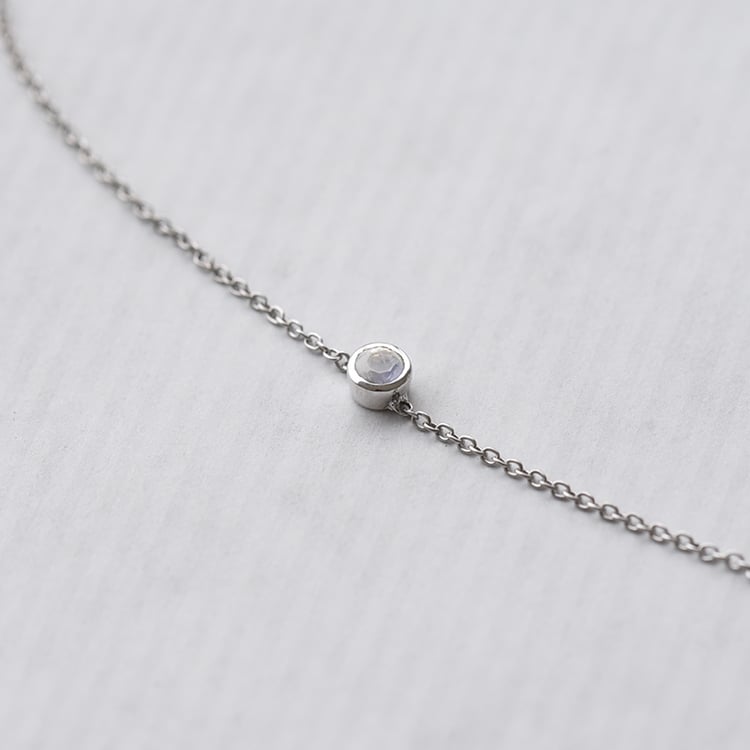 Strieborný minimalistický náramok s mesačným kameňom Lepio 103279