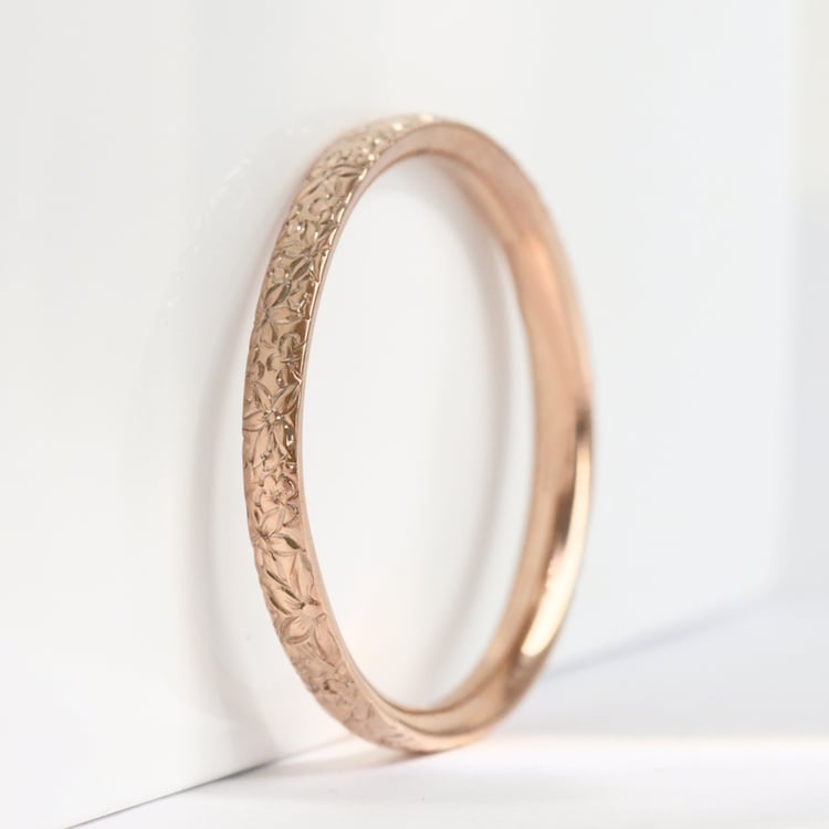 Svadobné obrúčky s ručnou rytinou kvetov Alanis 118081