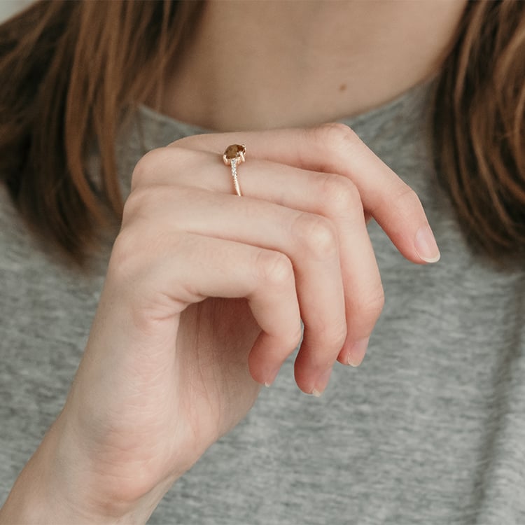 Prsteň so salt and pepper diamantom a lab-grown diamantmi Embla 121215