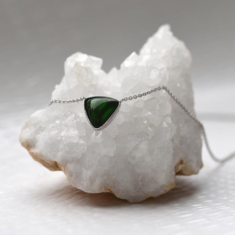 Zlatý náhrdelník s tmavo zeleným opálom 51027