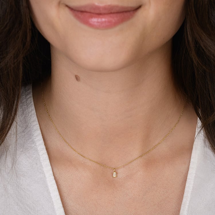 Minimalistický prívesok zo zlata s lab-grown emeraldom Lias 160468