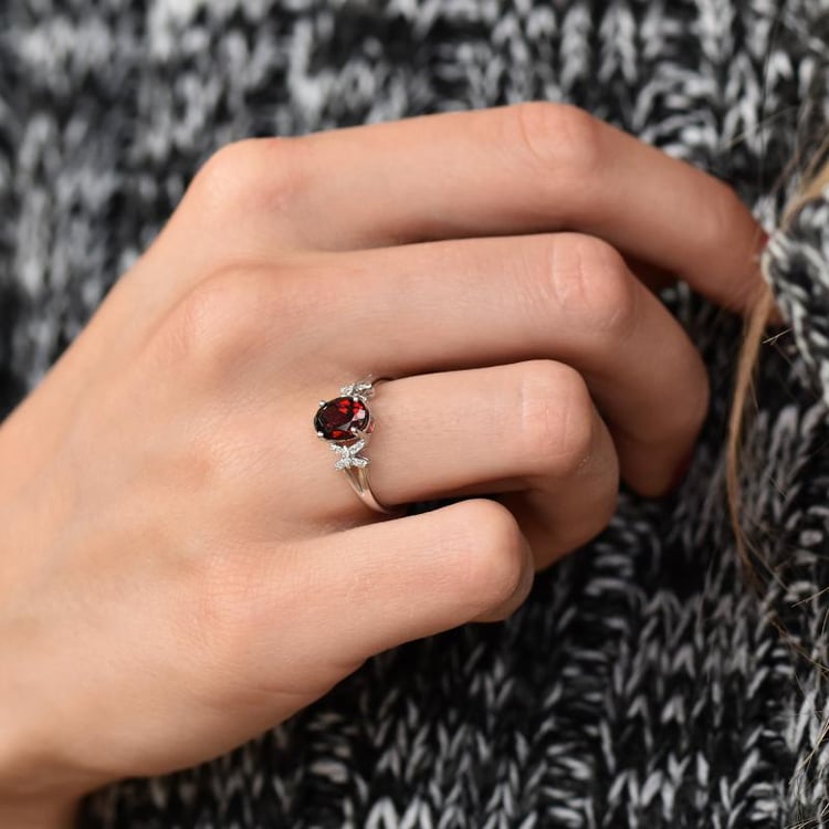 Prsteň s granátom 25807