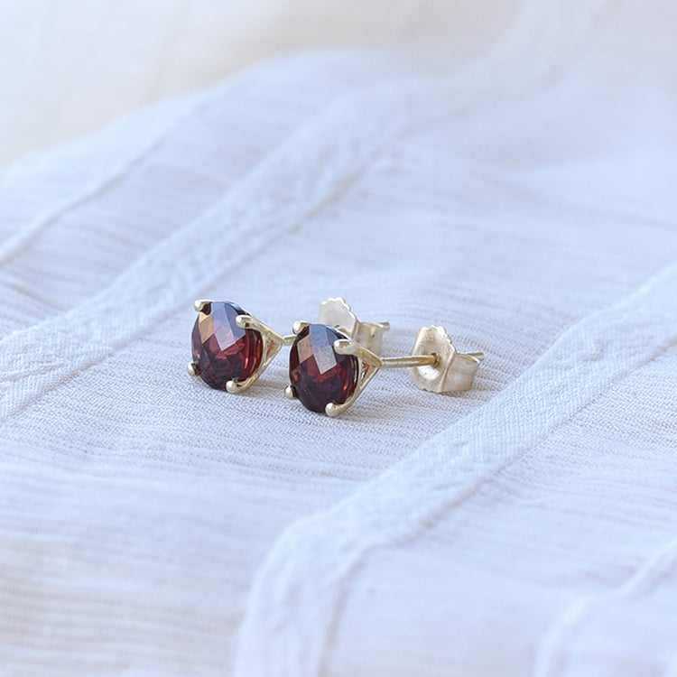 Zlaté náušnice s okrúhlymi granátmi 69832