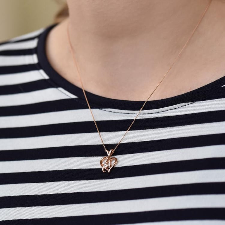 Strieborný prívesok v tvare srdca s diamantmi Elyzza 103332