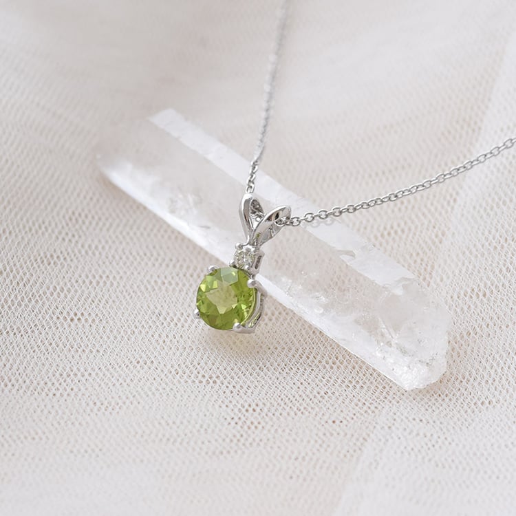 Olivínový prívesok 69137