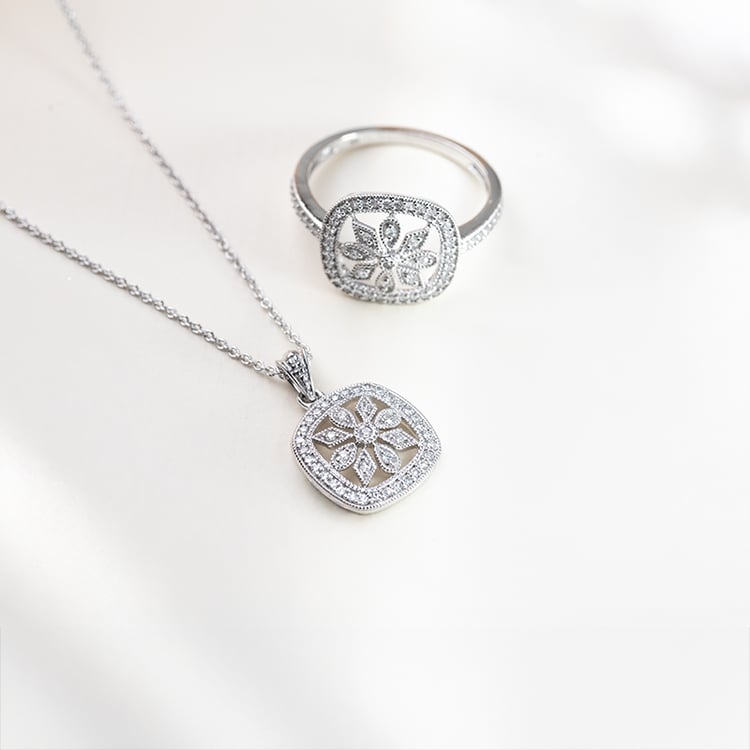 Prívesok s diamantovým kvetom Eloisa 152267