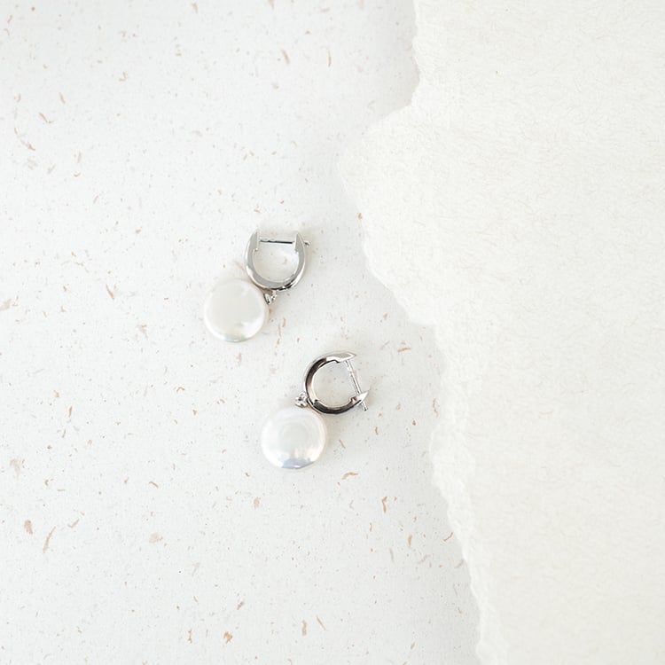 Strieborné visiace náušnice s perlami Vega 130434