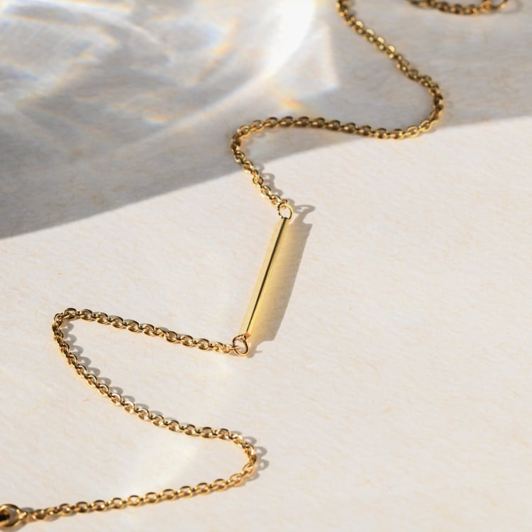 Zlatý minimalistický náramok na nohu Hawes 140995