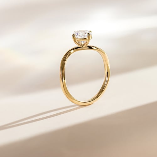 Atypický zásnubný prsteň s  0.57ct IGI certifikovaným lab-grown diamantom Livia
