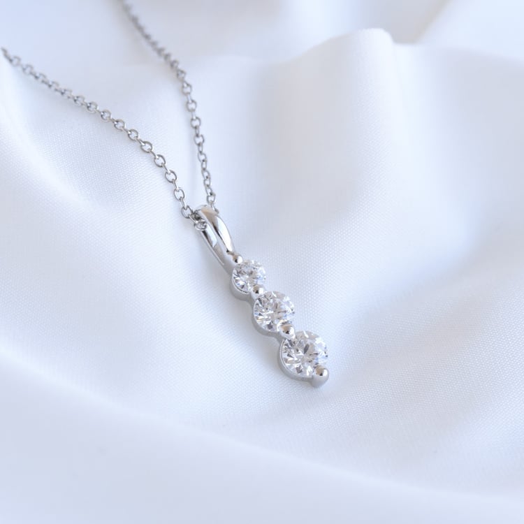 Diamantový prívesok 86044