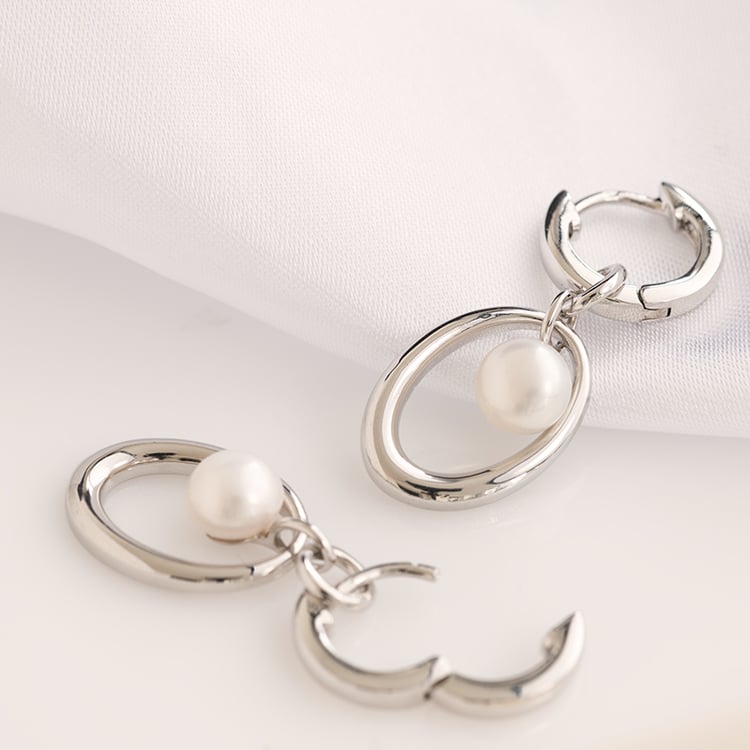 Elegantné strieborné náušnice s perlami Zanel 122416