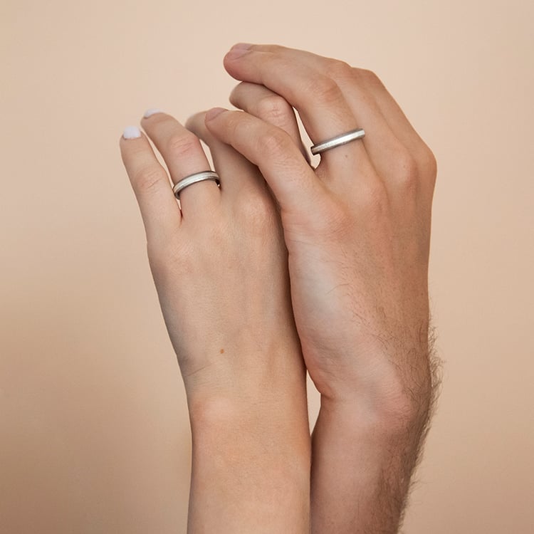 Snubné prstene z titánu a zlata Sahara 107533