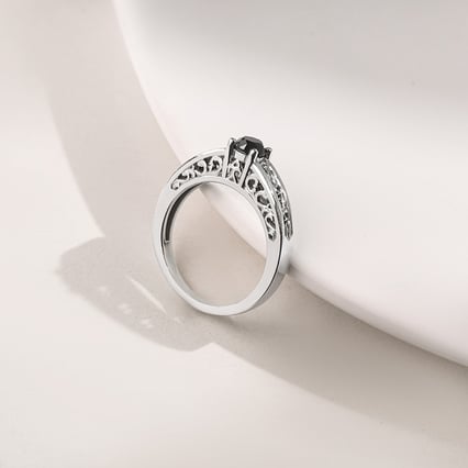 Vintage zlatý zásnubný prsteň s čiernym diamantom Daniew