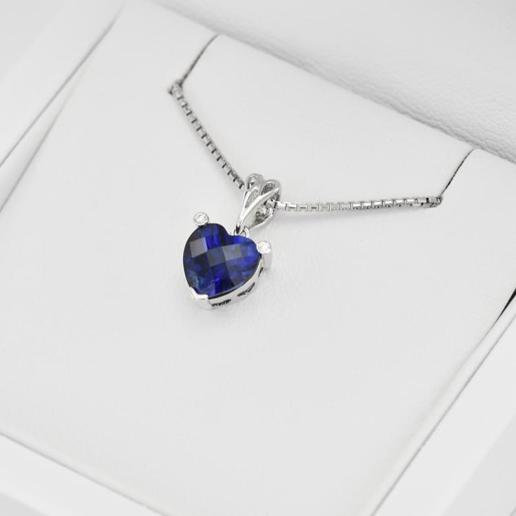 Strieborný prívesok so zafírom 17698