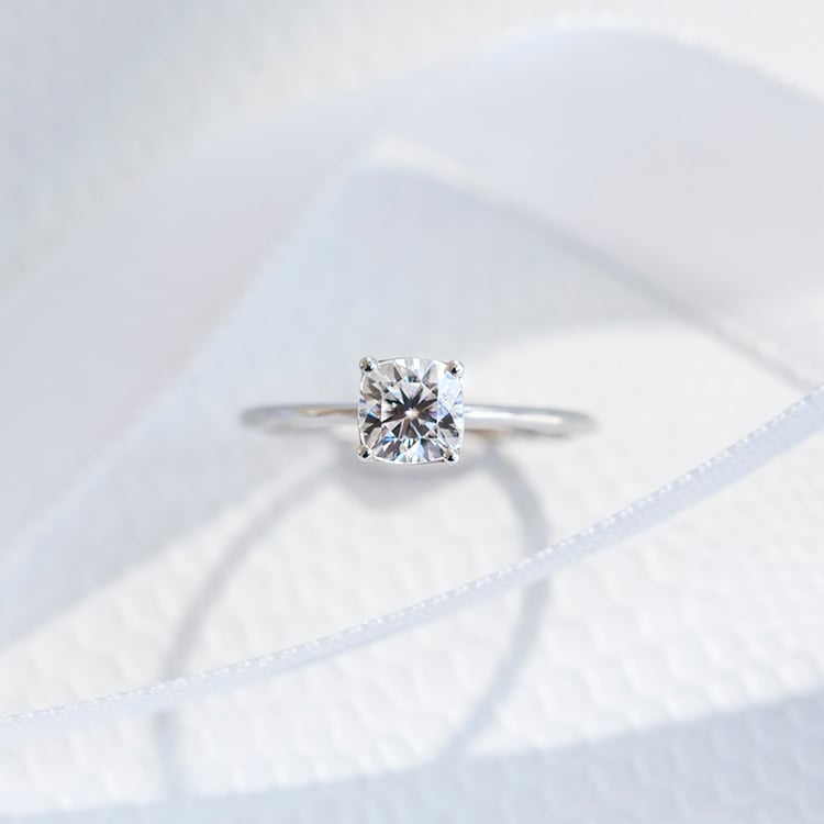 Zásnubný prsteň s cushion moissanitom s výberom veľkosti Kuba 110242