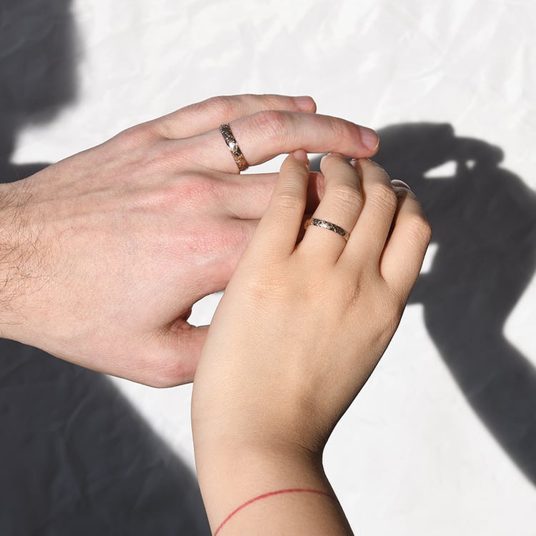 Svadobné obrúčky s ručnou rytinou mrakov Bowen 118338