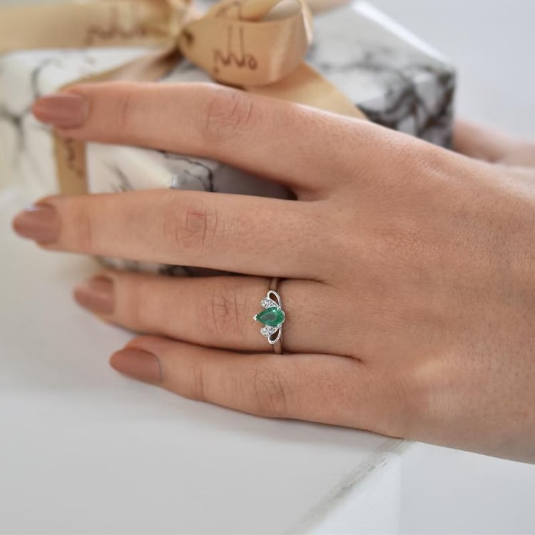 Zlatý smaragdový prsteň 17788