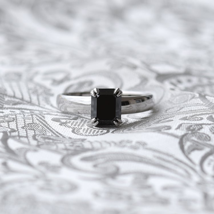 Zlatý prsteň s diamantom 69648