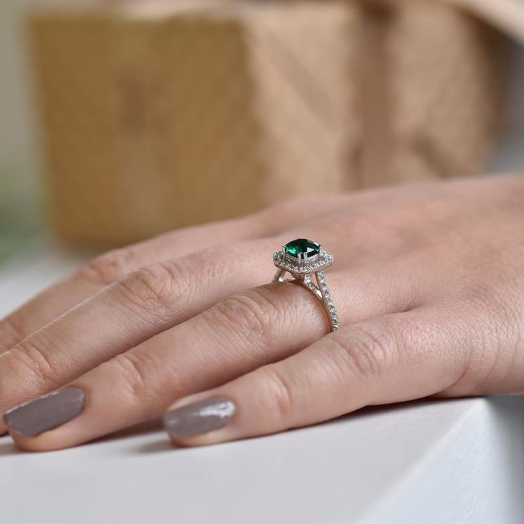 Zlatý prsteň s cushion smaragdom 38819