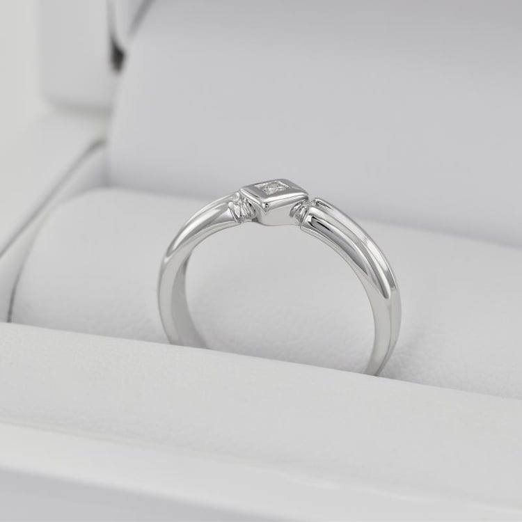 Zlatý prsteň s diamantom 30587