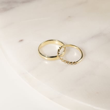 Zlaté svadobné prstene s vintage obrúčkou a komfortným prsteňom Edan