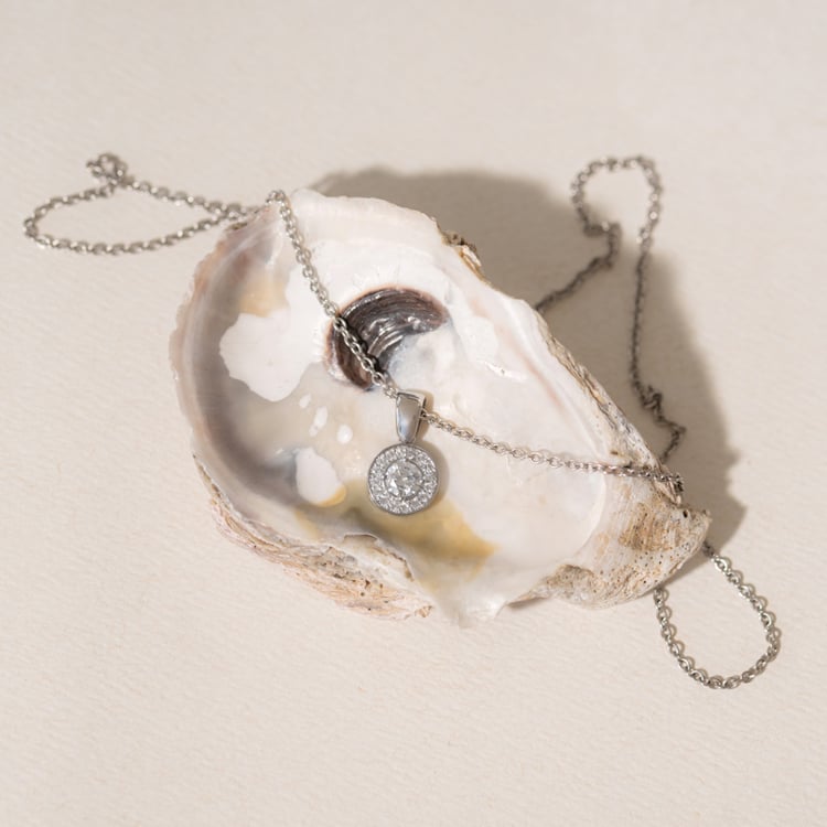 Halo prívesok s moissanitmi a diamantmi Milner 102024