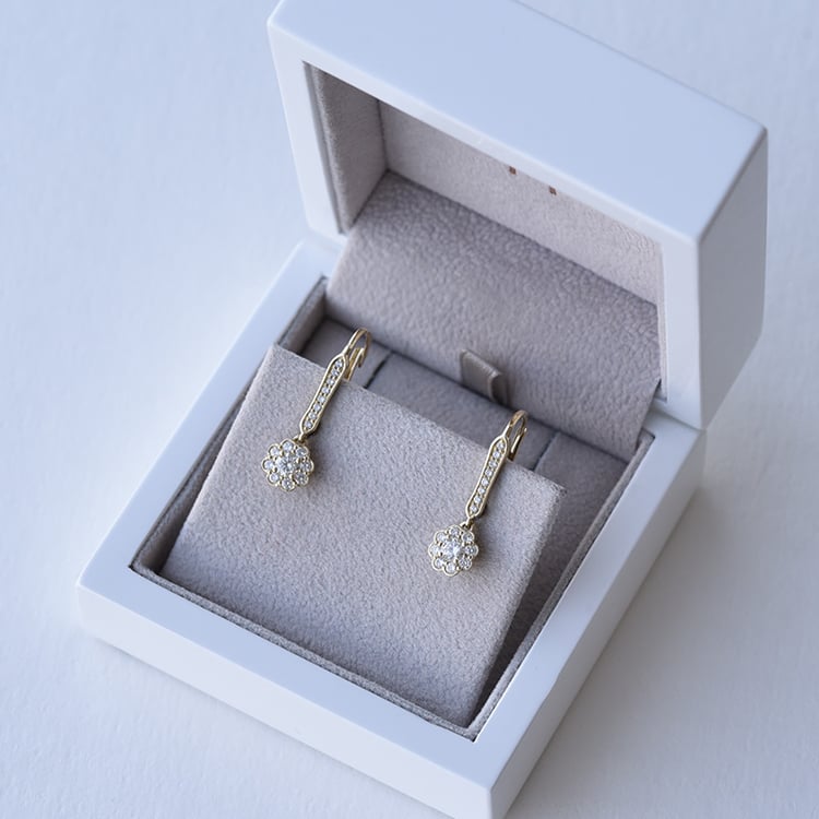 Zlaté visiace náušnice s diamantmi 74719