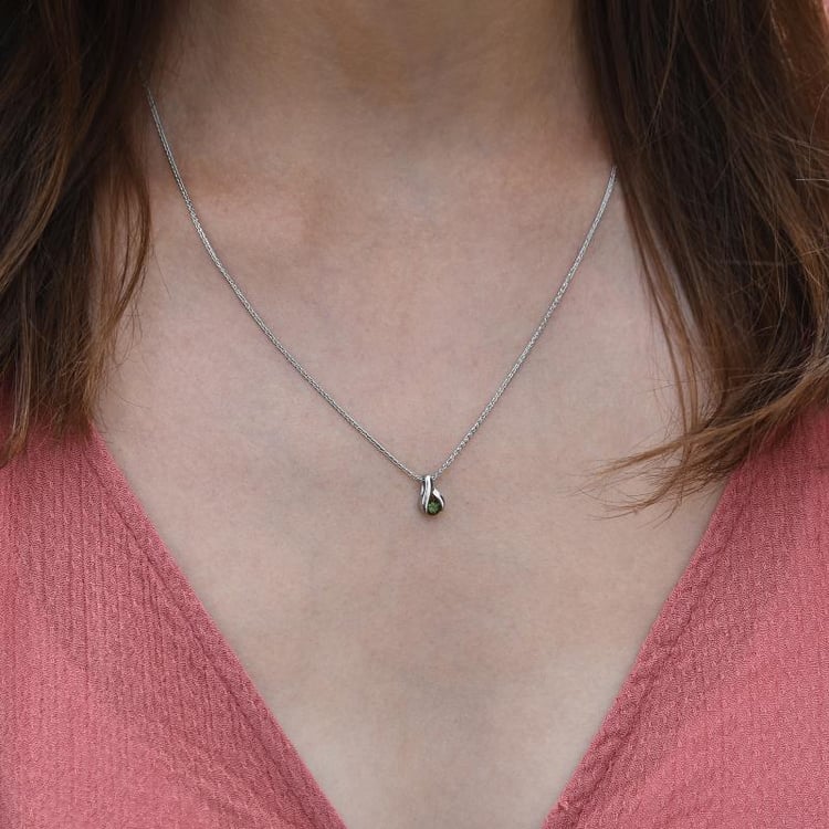 Náhrdelník so zeleným diamantom 46673