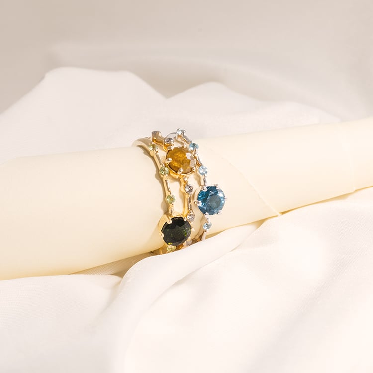 Prsteň so zeleným turmalínom a postrannými olivínmi Jelena 120272