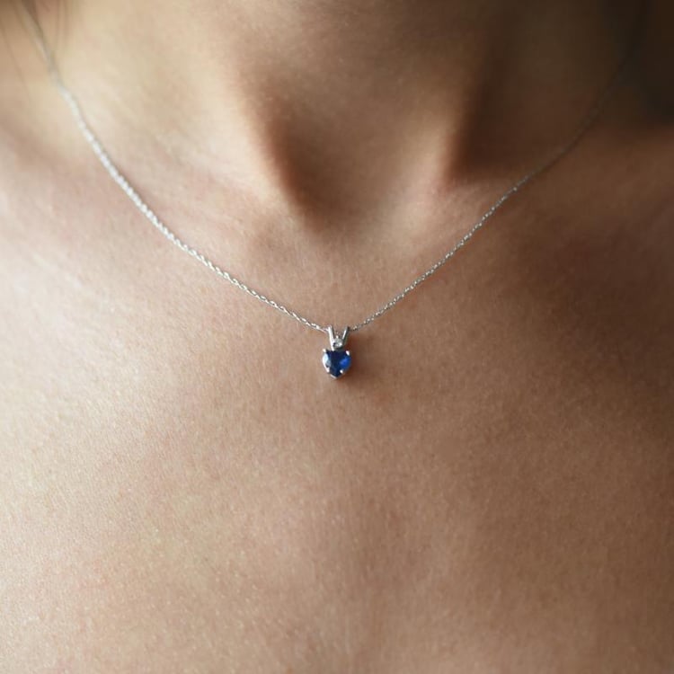 Náhrdelník so zafírom 13819
