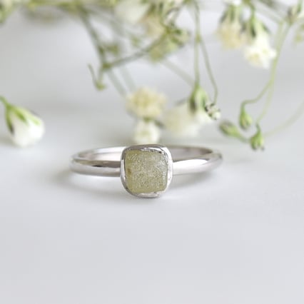 Prsteň zo zlata so žltým surovým diamantom Jessie