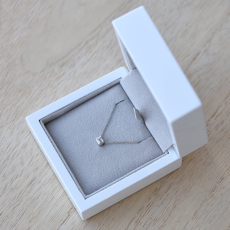 Zlatý náhrdelník s certifikovaným emerald diamantom 62628