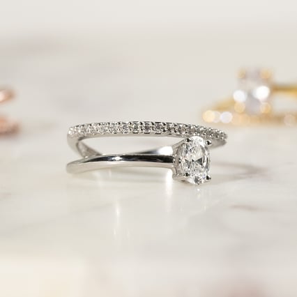 Atypický zásnubný prsteň s lab-grown diamantmi Ever