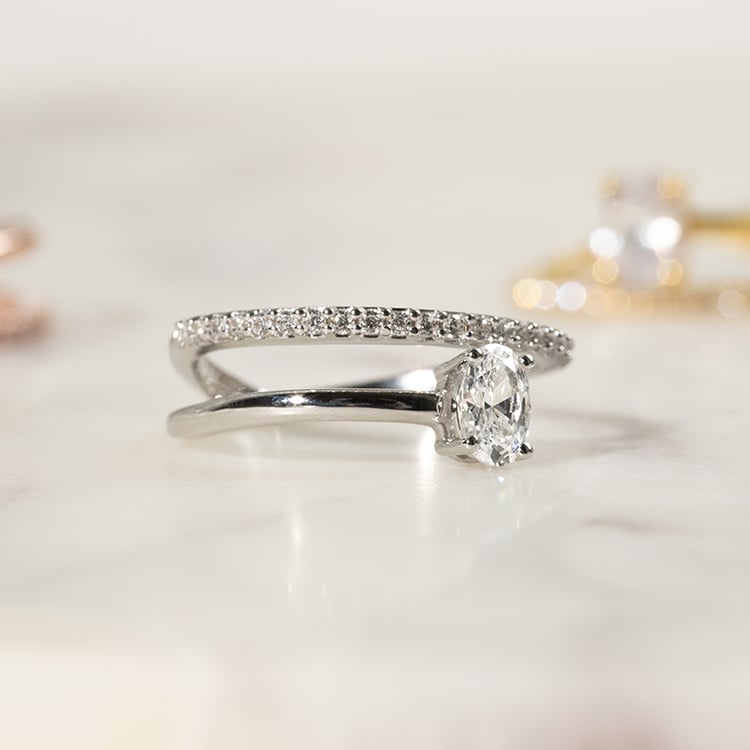 Atypický zásnubný prsteň s lab-grown diamantmi Ever 137521