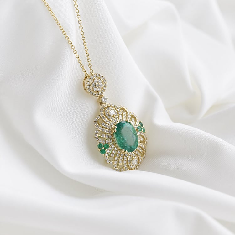 Zlatý náhrdelník sa smaragdy a diamanty 88635