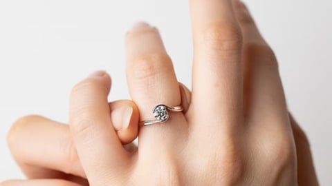 Ako zistiť veľkosť zásnubného prsteňa tajne