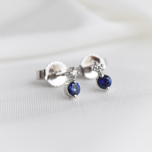 Minimalistické náušnice so zafírmi a diamantmi Coroba