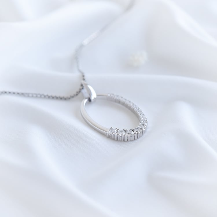 Oválny prívesok so zirkónmi 90742