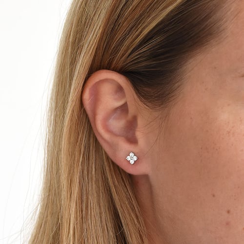 Strieborné náušnice s lab-grown diamantmi v tvare kvetiny Dorothee