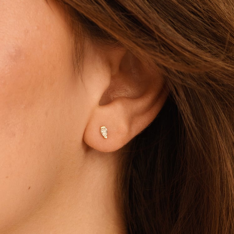 Minimalistické zlaté napichovacie náušnice s pear lab-grown diamantmi Ronja 161861