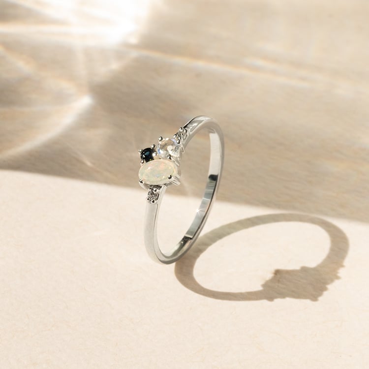 Zlatý cluster prsteň s opálom, zafírom, mesačným kameňom a diamantmi Bijou 138992