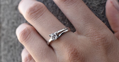 Zásnubné prstene podľa počtu kameňov a osadení