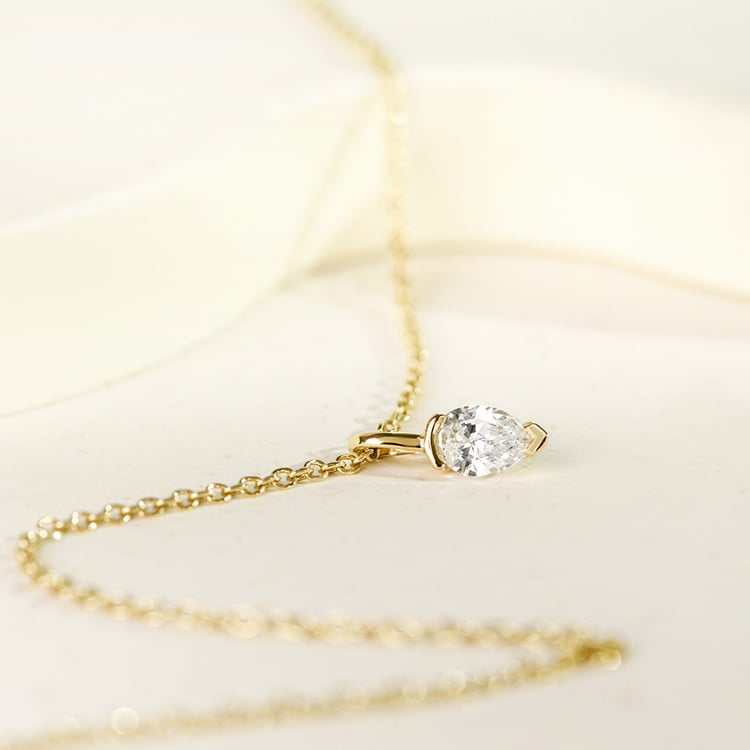 Minimalistický prívesok zo striebra s diamantom v tvare pear Malena 161654