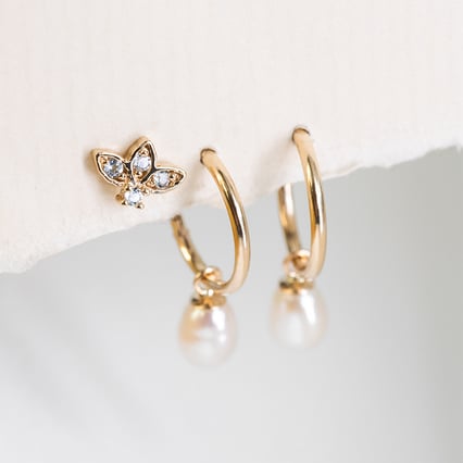 Zlatá piercing náušnica s bielymi topásmi Ciera