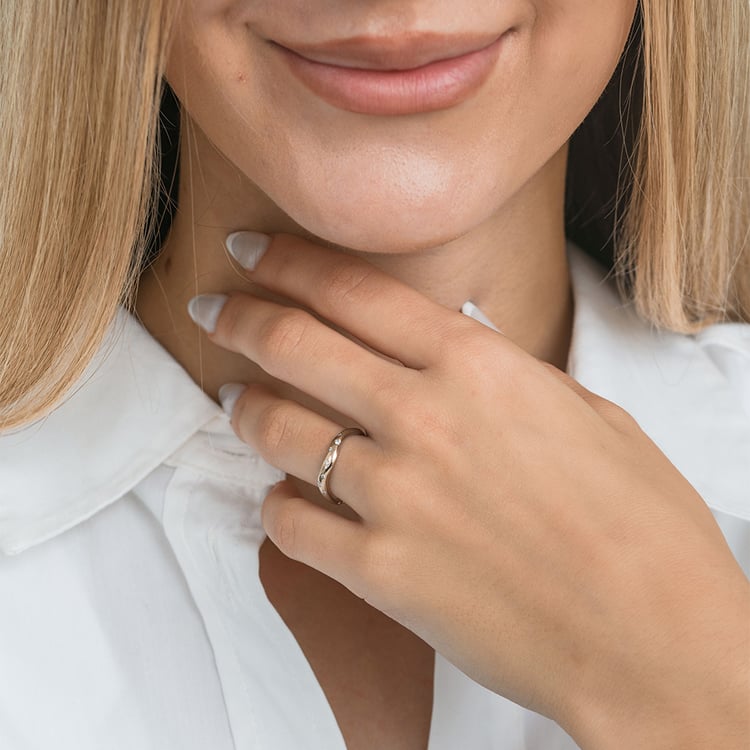 Nepravidelné svadobné obrúčky z orieškového zlata s diamantmi Parnell 166287