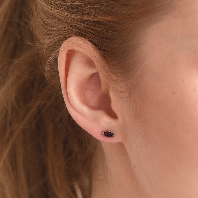 Minimalistické strieborné náušnice s granátmi 59115