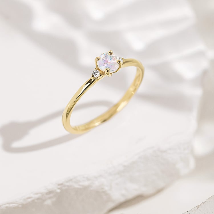 Zlatý zásnubný prsteň s mesačným kameňom s diamantmi Hye 156270