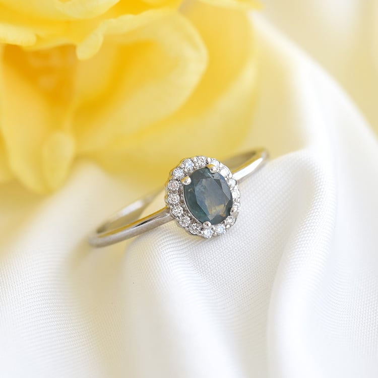 Halo zlatý prsteň s alexandritom a postrannými diamantmi 84159