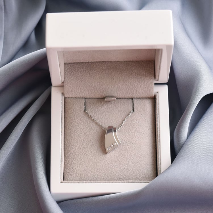 Prívesok s tromi diamantmi zo zlata 78393