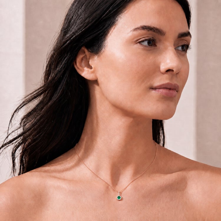 Elegantný prívesok so smaragdom a lab-grown diamantmi Harvey 171131